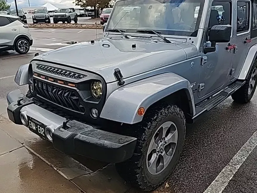 2016 Jeep Wrangler Unlimited Sahara photo 1