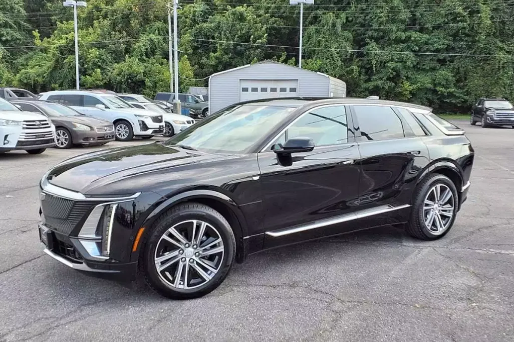 2024 Cadillac Lyriq Luxury photo 1