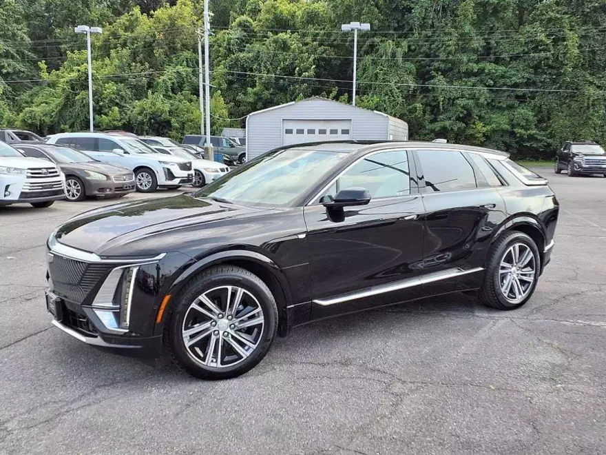 2024 Cadillac Lyriq Luxury photo 1