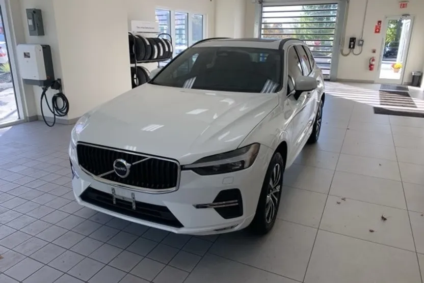 2023 Volvo XC60 B5 Core photo 1