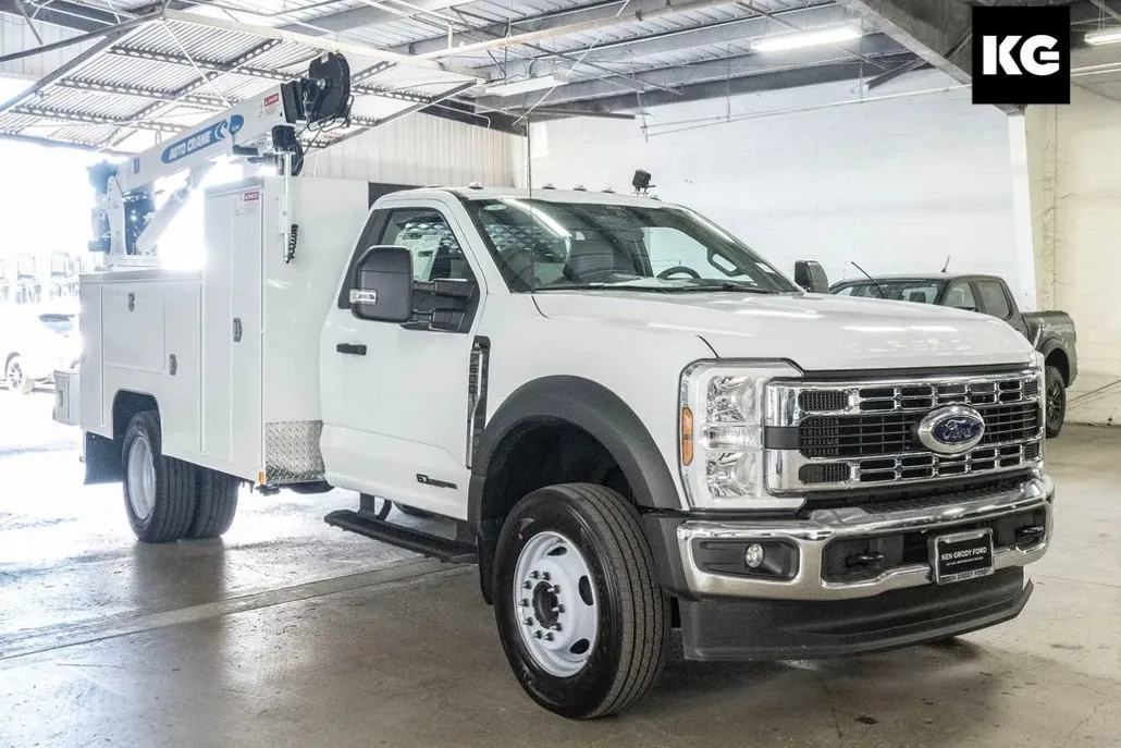 2024 Ford F-600 photo 1