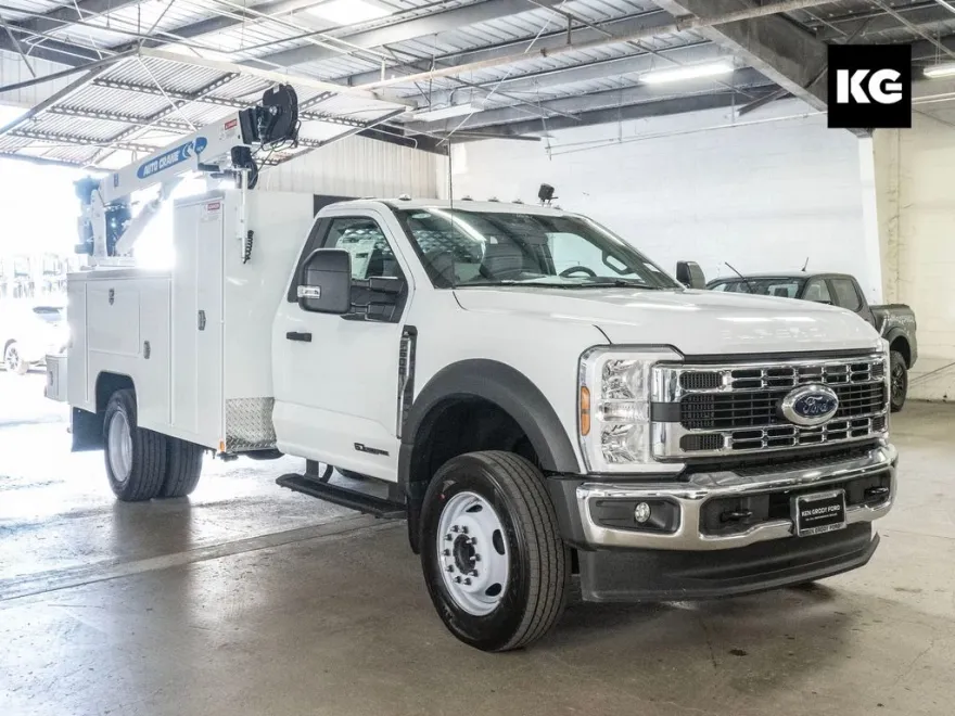2024 Ford F-600 photo 1
