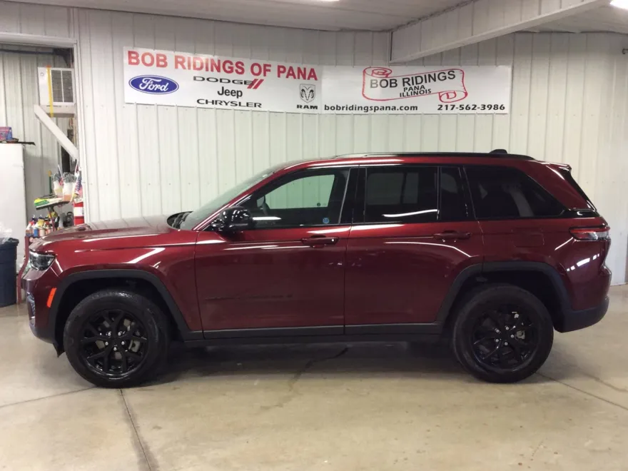 2024 Jeep Grand Cherokee Altitude photo 2