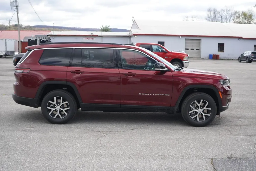2025 Jeep Grand Cherokee Limited photo 1