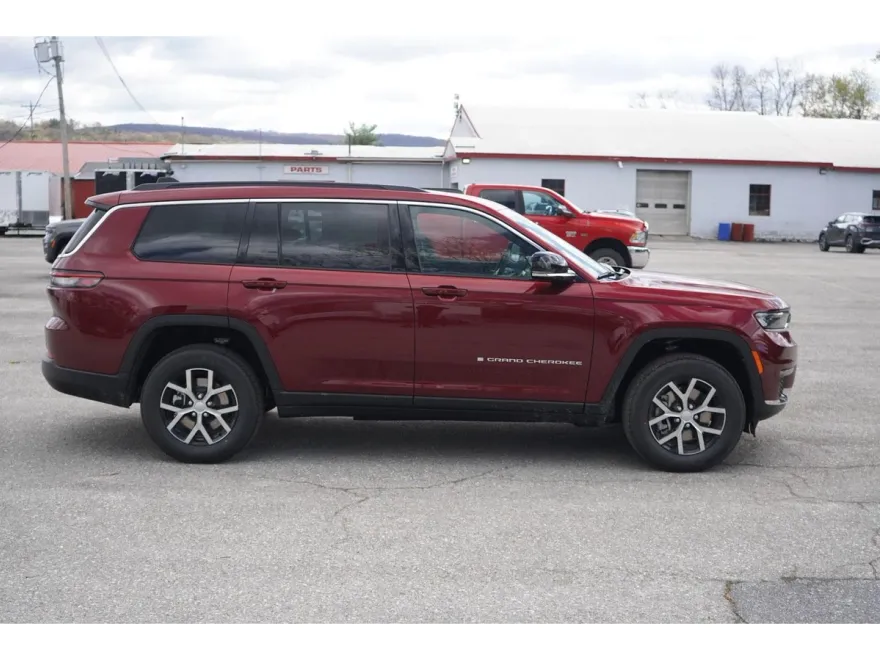 2025 Jeep Grand Cherokee Limited photo 1
