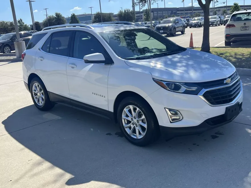 2019 Chevrolet Equinox LT photo 1