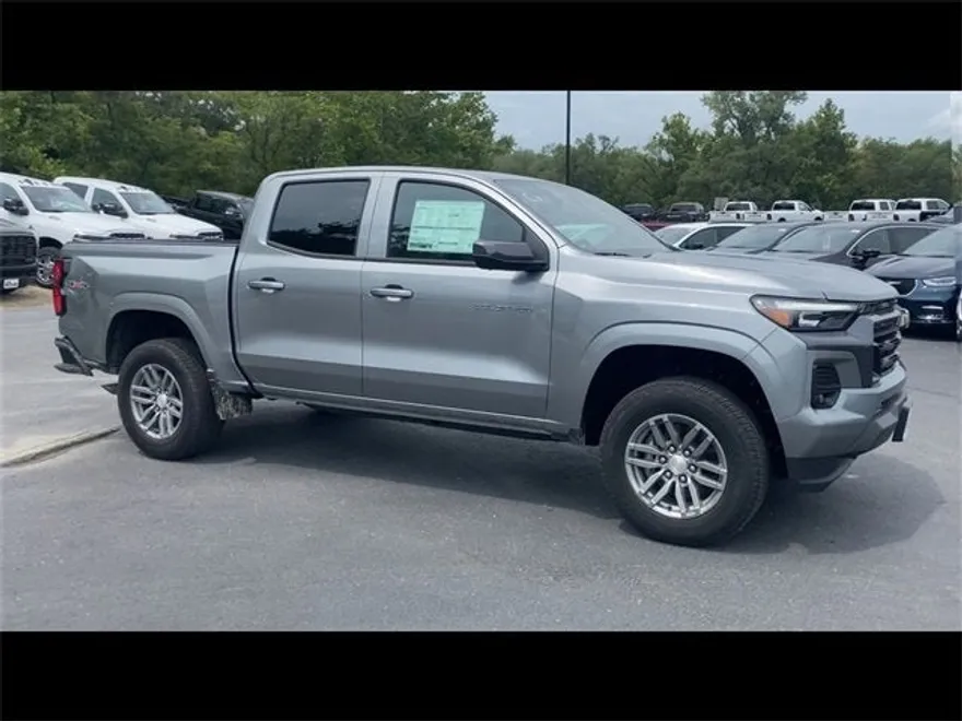 2025 Chevrolet Colorado Work Truck LT photo 1