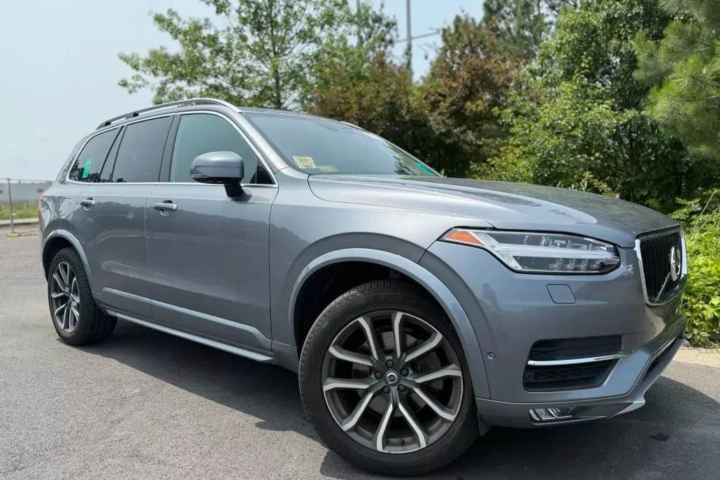 2016 Volvo XC90 T6 Momentum photo 1