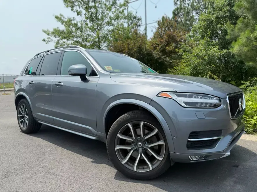 2016 Volvo XC90 T6 Momentum photo 1