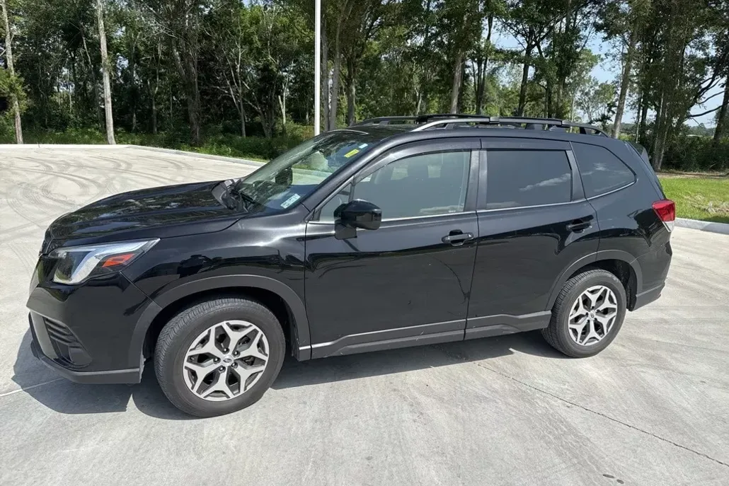2022 Subaru Forester Premium photo 1