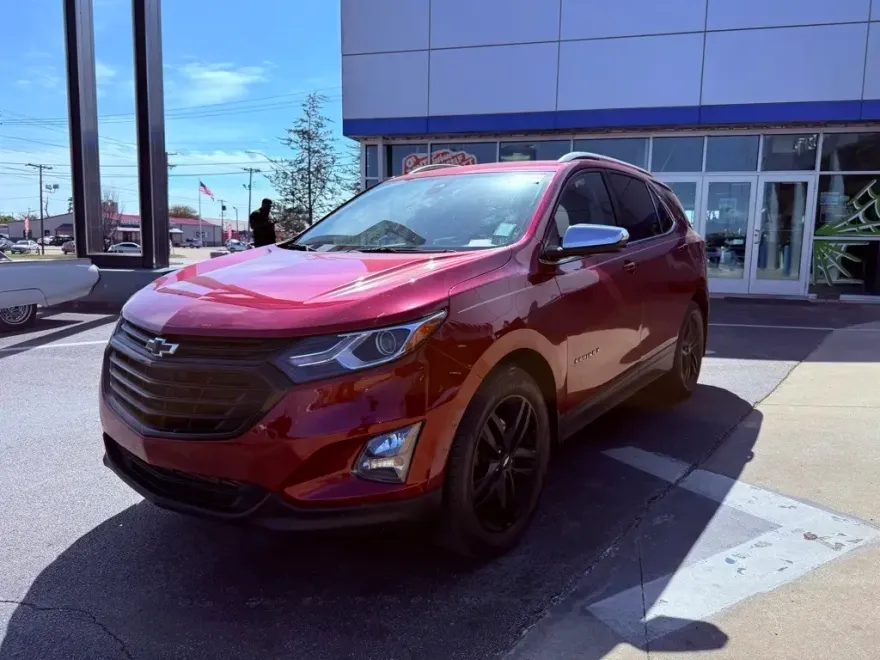 2020 Chevrolet Equinox LT photo 1