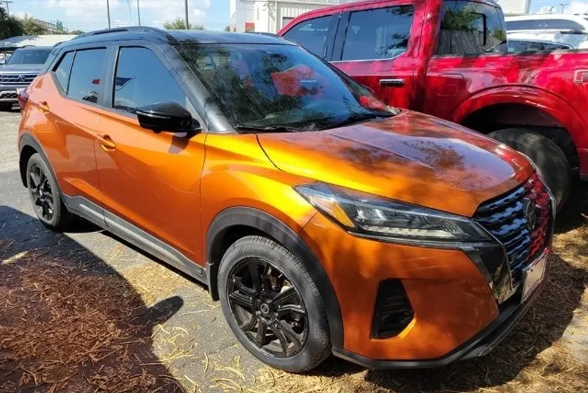 2021 Nissan Kicks SR photo 1