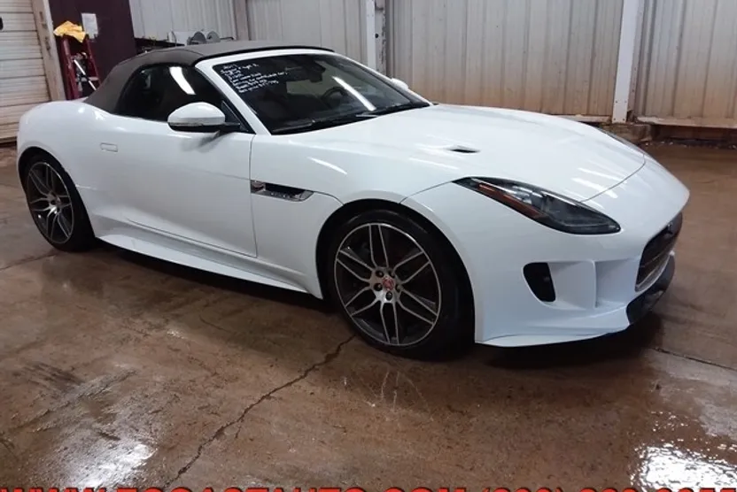2017 Jaguar F-TYPE R photo 1