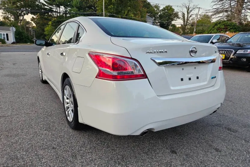 2013 Nissan Altima 2.5 S photo 1
