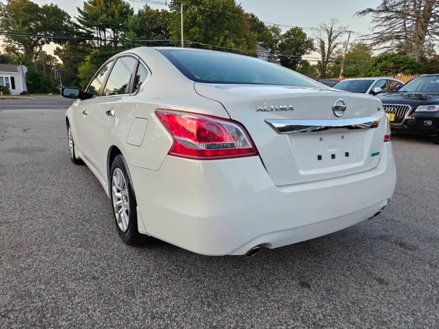 2013 Nissan Altima 2.5 S photo 1