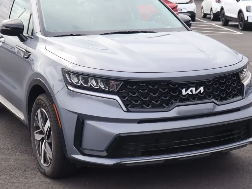 2023 Kia Sorento S photo 1