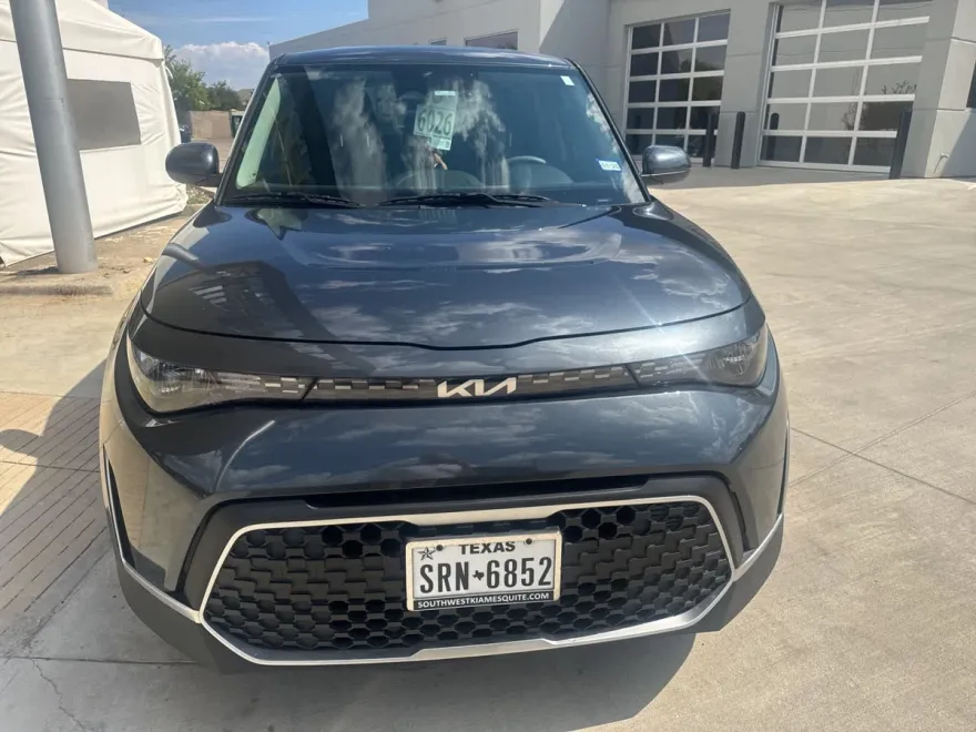 2023 Kia Soul LX photo 1