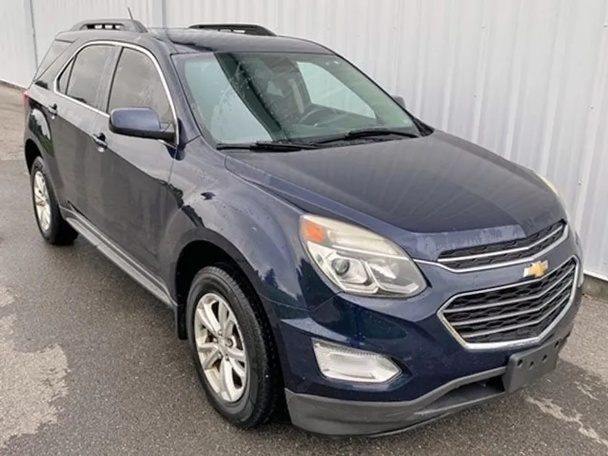 2017 Chevrolet Equinox LT photo 1