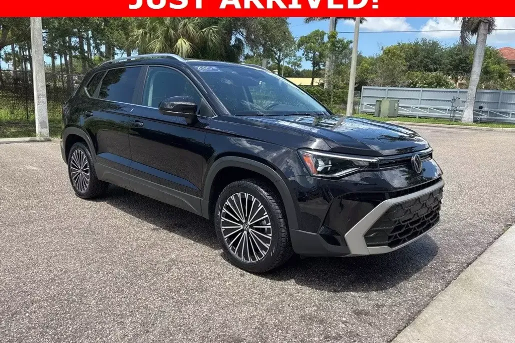 2025 Volkswagen Taos SE photo 1