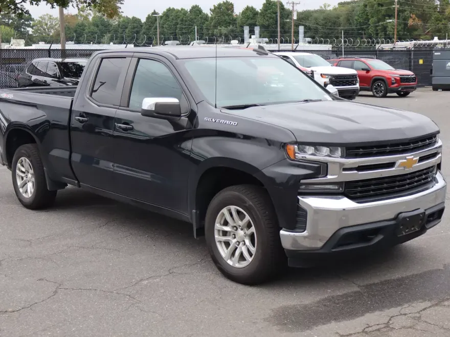 2020 Chevrolet Silverado 1500 LT photo 1