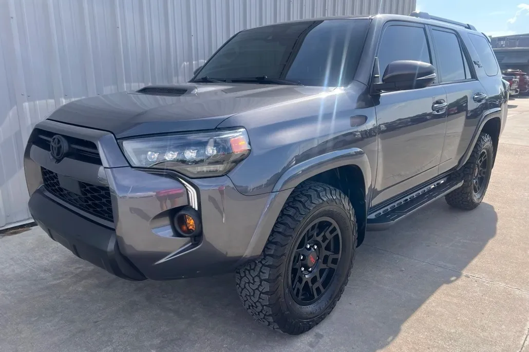 2023 Toyota 4Runner TRD Off-Road Premium photo 1
