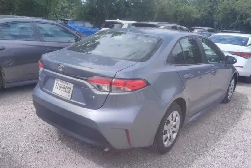 2023 Toyota Corolla LE photo 1