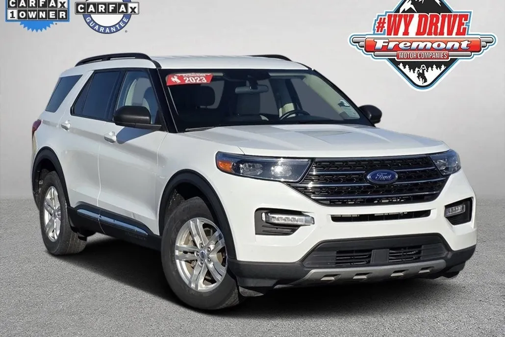 2023 Ford Explorer XLT photo 1