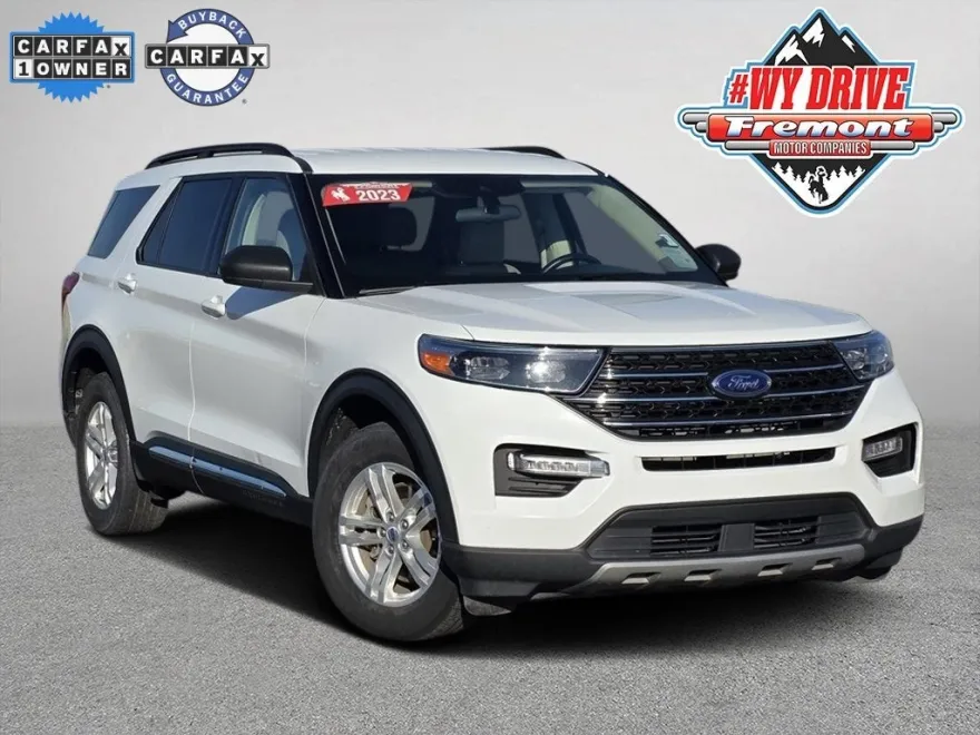 2023 Ford Explorer XLT photo 1