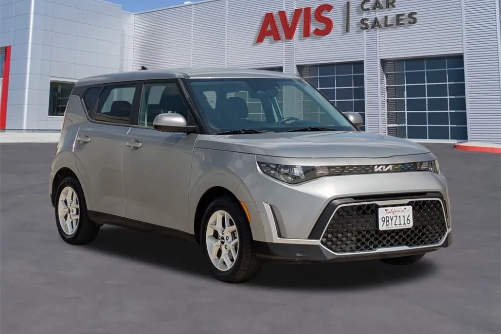 2023 Kia Soul LX photo 1