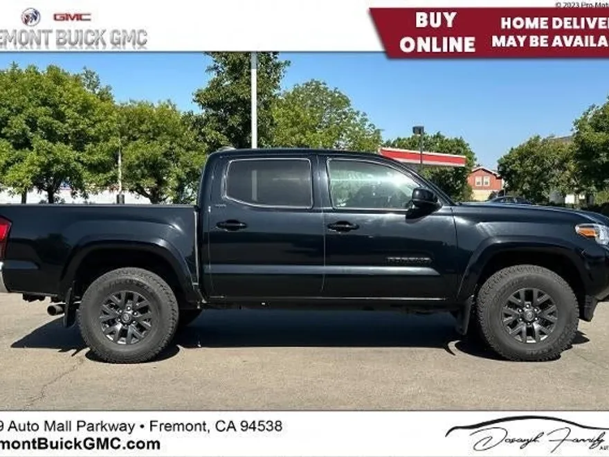 2022 Toyota Tacoma SR5 V6 photo 1