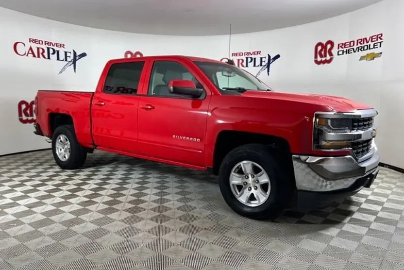 2018 Chevrolet Silverado 1500 LT photo 1