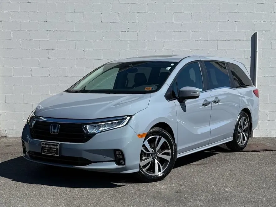 2024 Honda Odyssey Touring photo 1