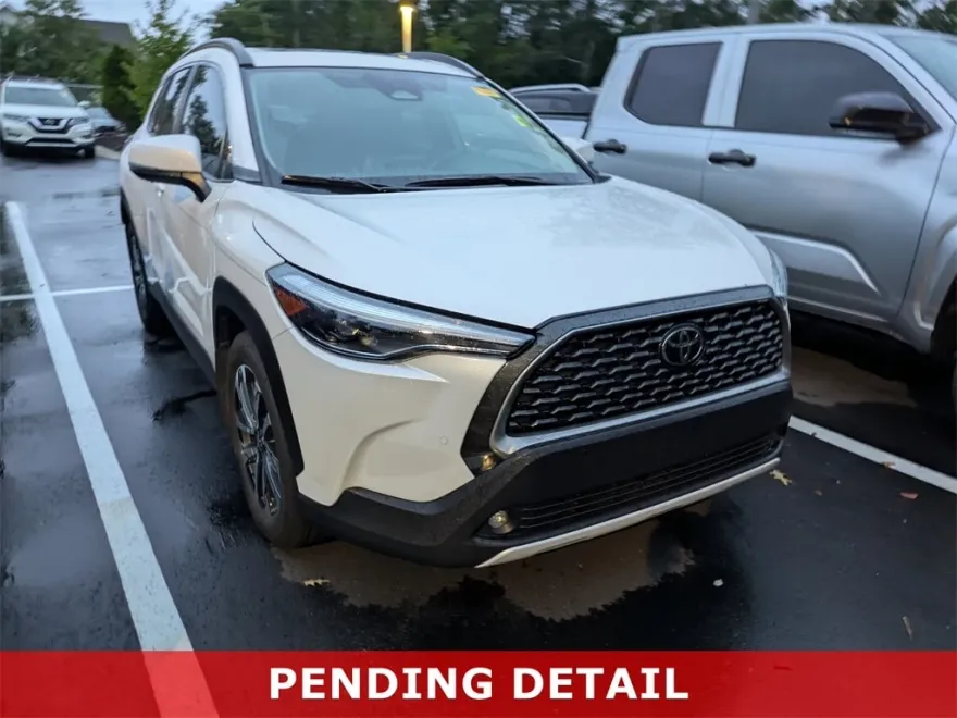 2024 Toyota Corolla Cross XLE photo 1