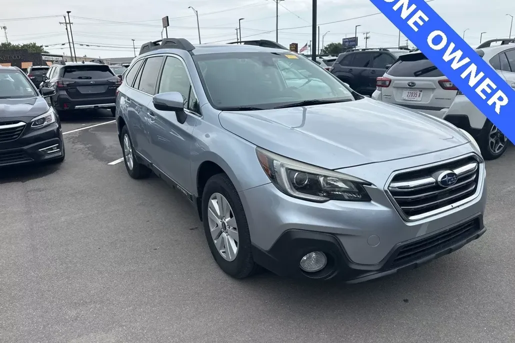 2019 Subaru Outback 2.5i Premium photo 1