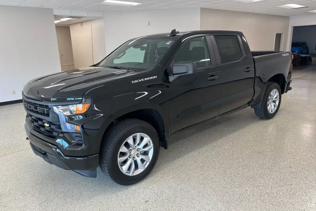 2025 Chevrolet Silverado 1500 Custom photo 1