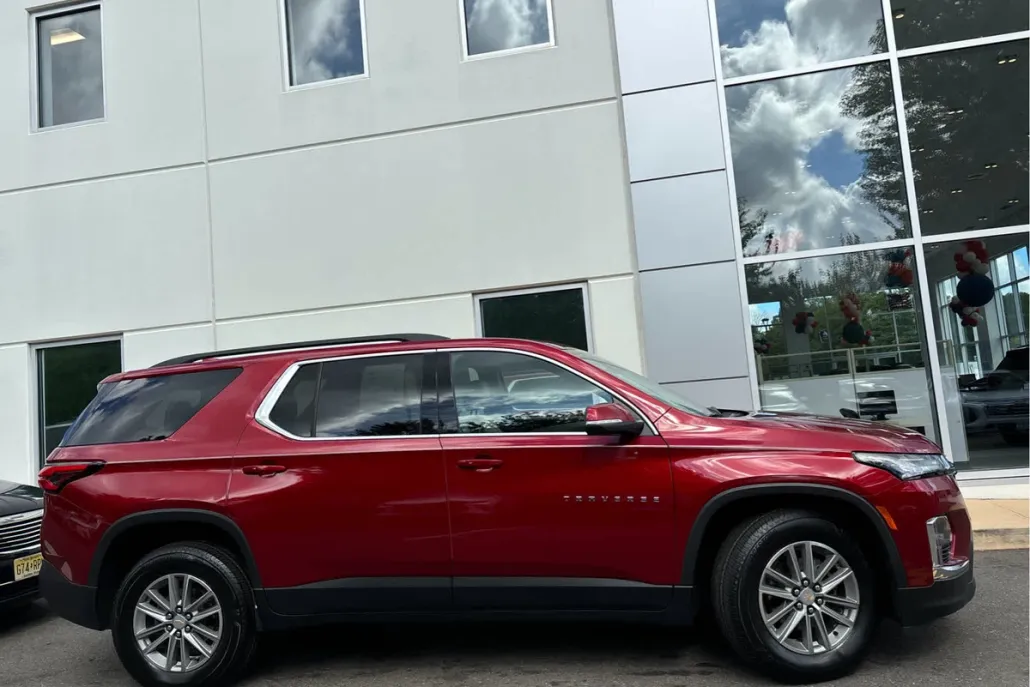 2023 Chevrolet Traverse Leather photo 1