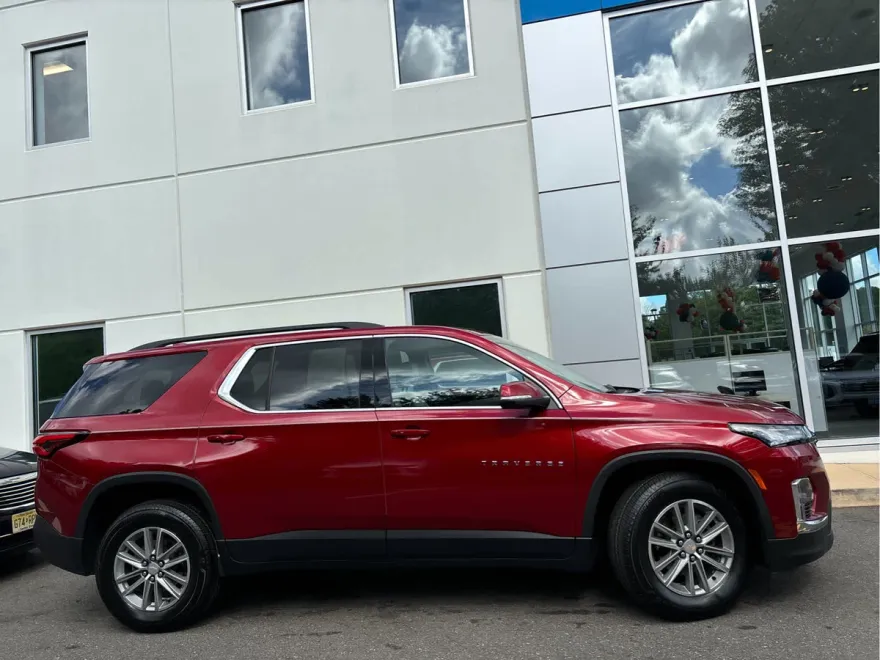 2023 Chevrolet Traverse Leather photo 1