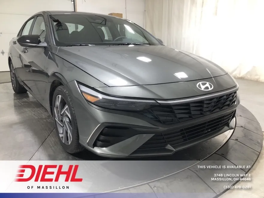 2025 Hyundai Elantra SEL Sport photo 1