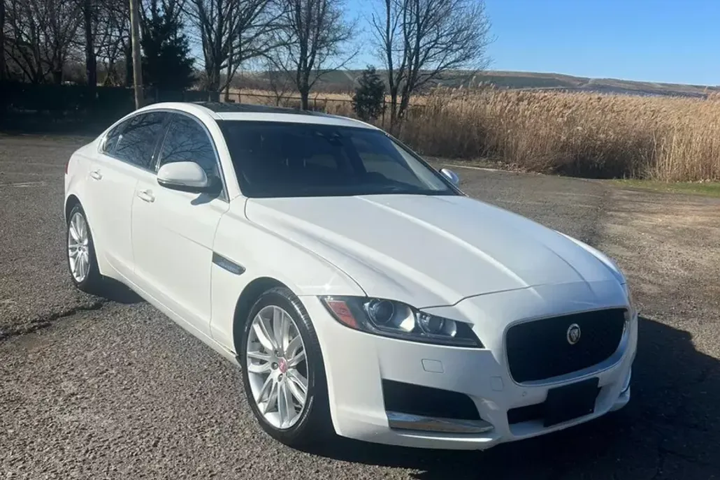 2016 Jaguar XF 35t Prestige AWD photo 1