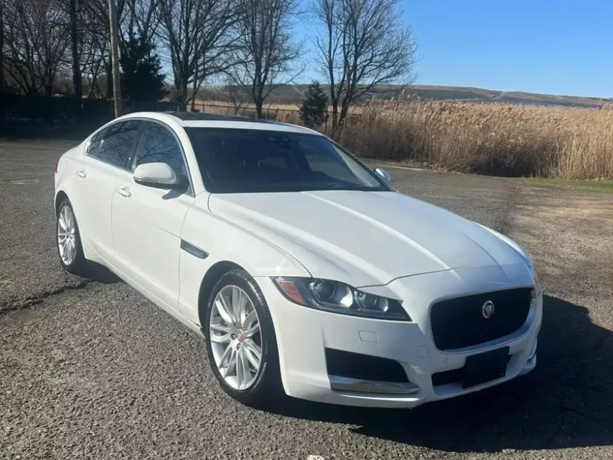 2016 Jaguar XF 35t Prestige AWD photo 1