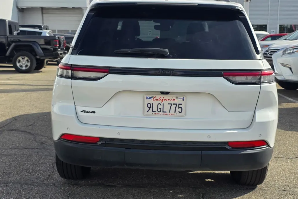 2024 Jeep Grand Cherokee Altitude photo 1