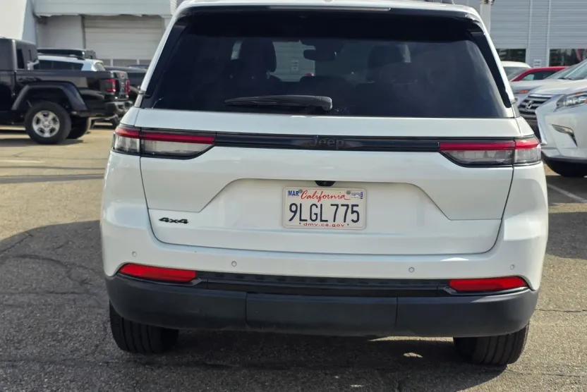 2024 Jeep Grand Cherokee Altitude photo 1