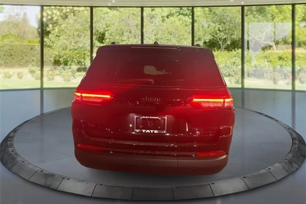2025 Jeep Grand Cherokee Limited photo 1
