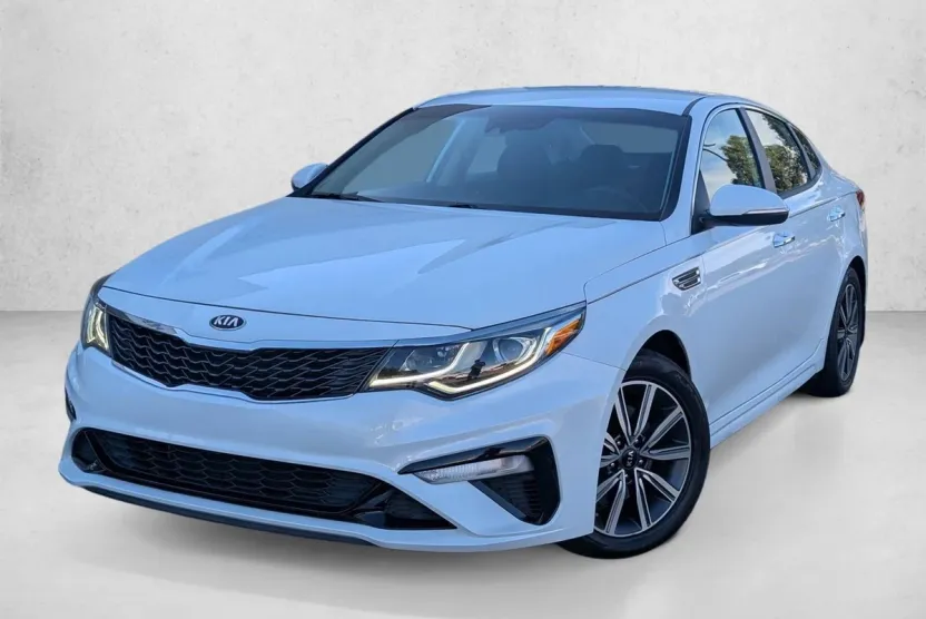 2019 Kia Optima LX photo 1