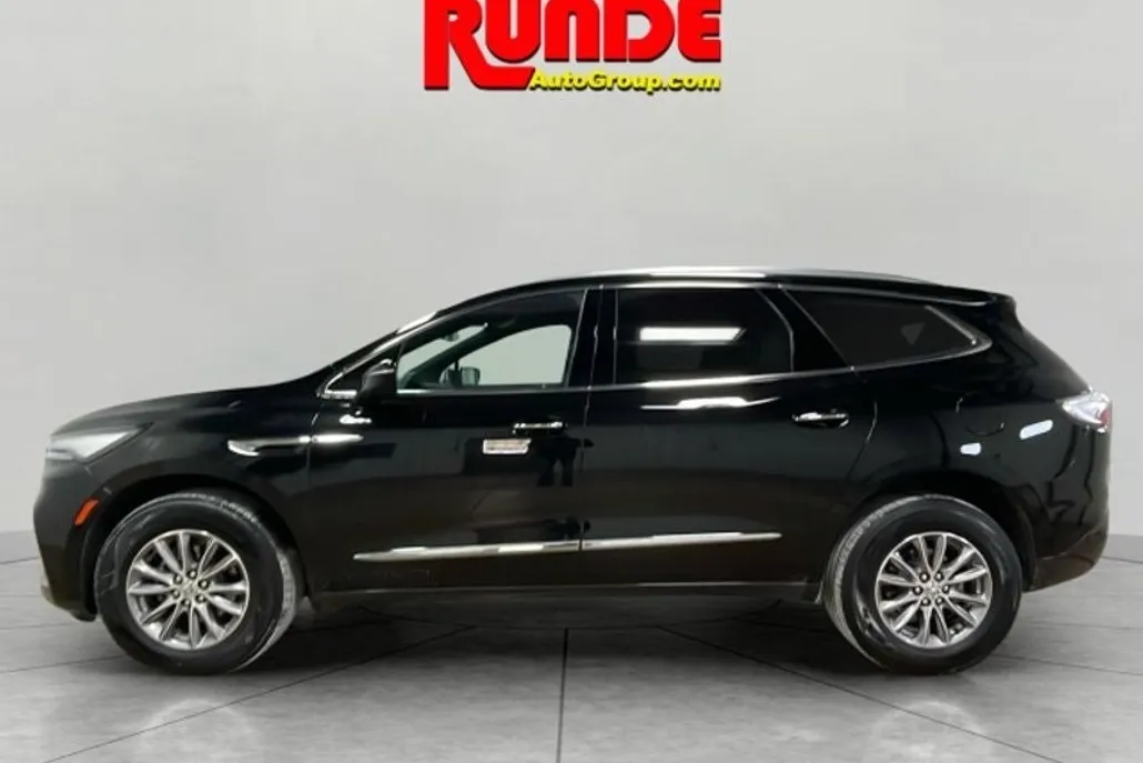 2023 Buick Enclave Essence photo 1