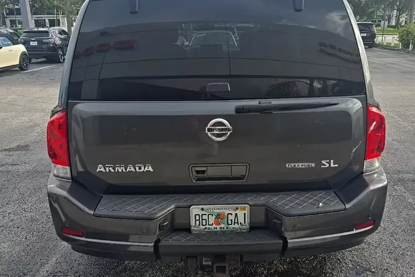 2012 Nissan Armada SL photo 1