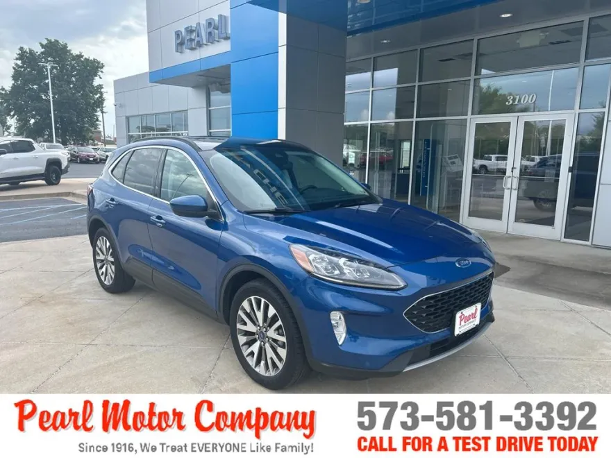 2022 Ford Escape Titanium photo 1
