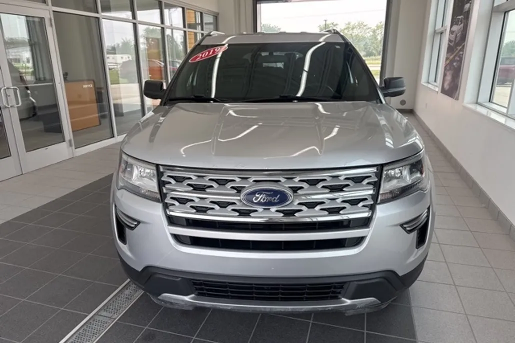 2019 Ford Explorer XLT photo 1