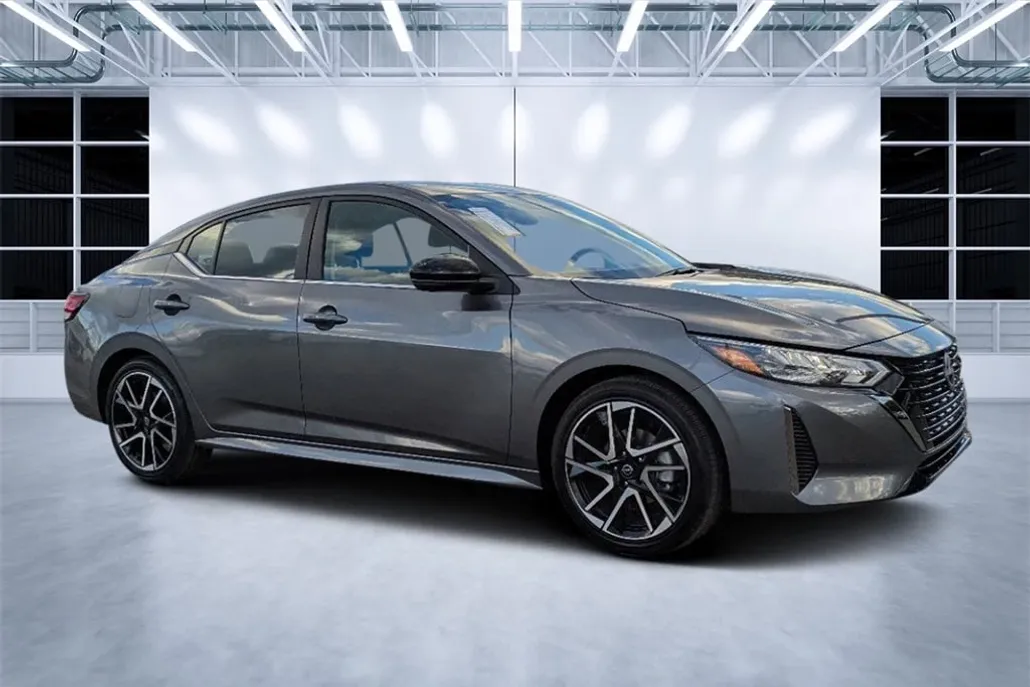 2025 Nissan Sentra SR photo 1