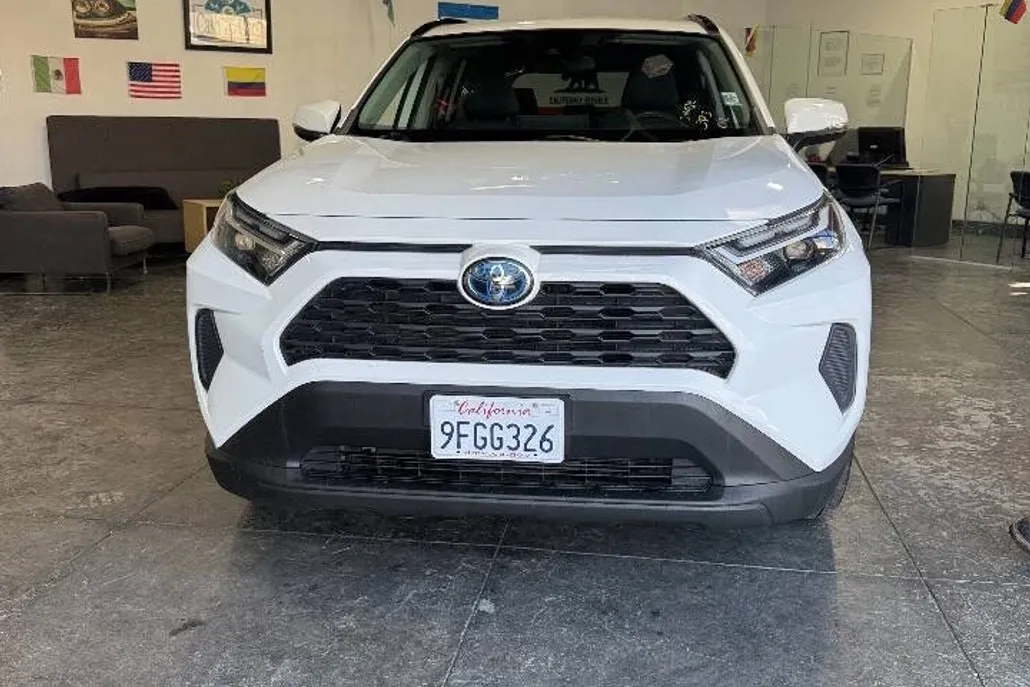 2023 Toyota RAV4 Hybrid XLE photo 1